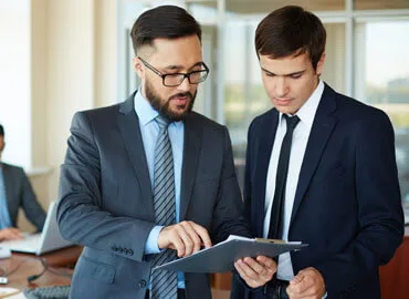 Provides expertise on legal matters and compliance. - SG亚洲胜游APP